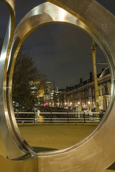 The Hague, the Netherlands - 18 February 2019: Koninginnegracht. Artwork: Pressed circles by Andre van Lier. Golden circles with a view of the high buildings, Castalia, Helicon, de Zurichtoren en de — Stock Fotó