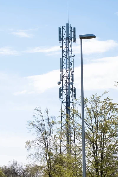 Network Connection Concept Inteligentna Stacja Bazowa Anteny Komórkowej Maszcie Telekomunikacyjnym — Zdjęcie stockowe