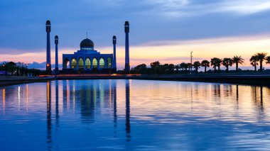 Günbatımında Merkez Camii,: Songkhla, Thailand. 