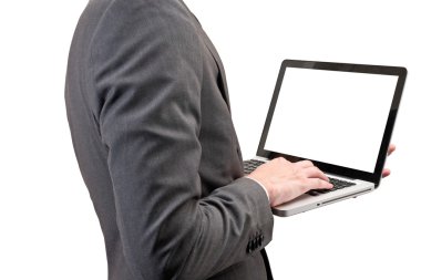 Beyaz arka plan üzerinde izole laptop tutan işadamı.