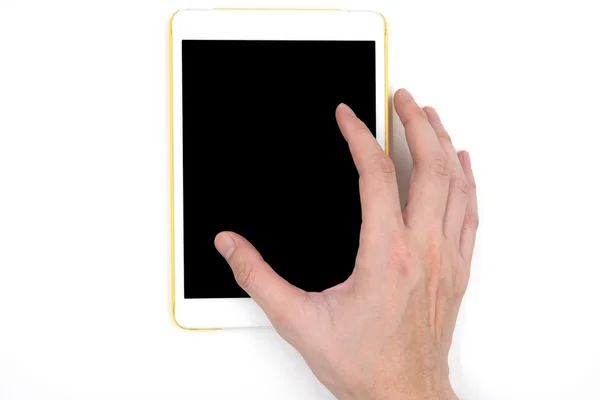 Männliche Hand mit weißem Tablet-Touchcomputer-Gadget mit leerem Touchscreen, schwarzer Bildschirm auf weißem Hintergrund. — Stockfoto