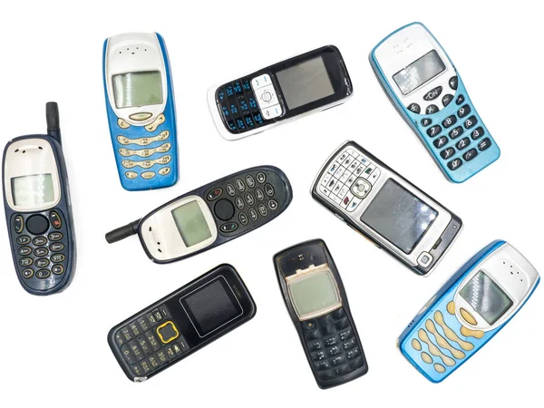 Vista superior de telefones celulares antigos no fundo branco — Fotografia de Stock