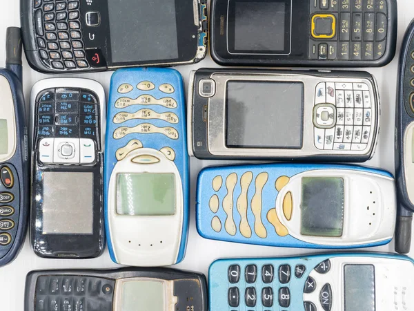 Alte Mobiltelefone Hintergrund — Stockfoto
