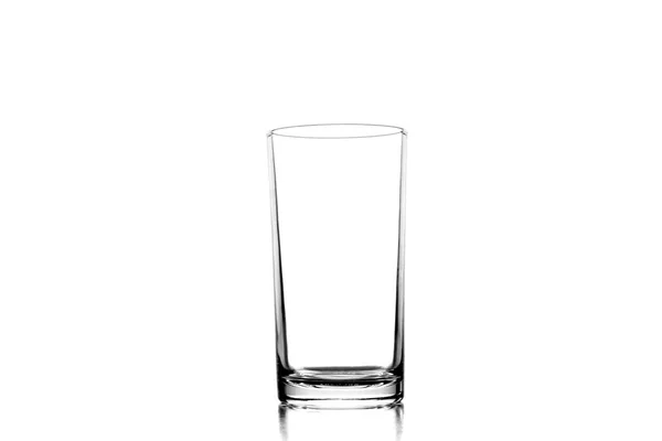 Tomma glas vatten på vit bakgrund. — Stockfoto