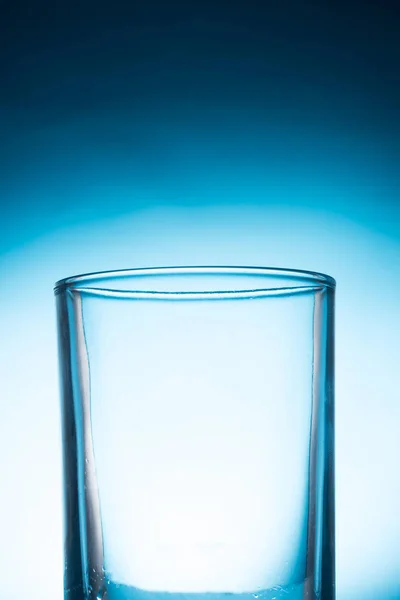 Empty glass on a blue background. — Stock Photo, Image