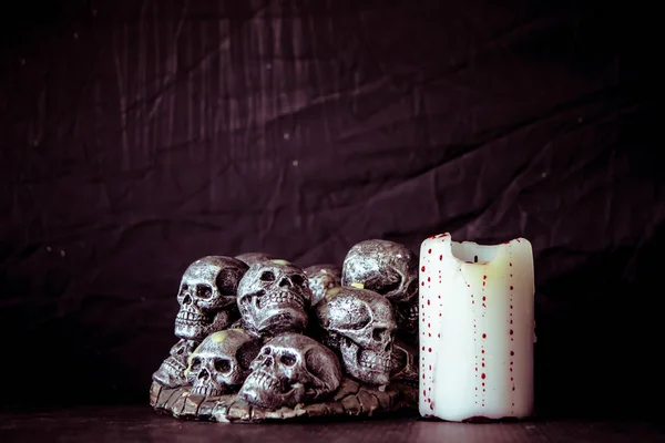 Skulls and candle  on a black background. Vintage tone. — Stock Photo, Image