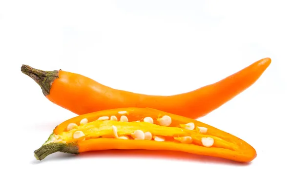 Papryka świeża chili żółty na białym tle. — Zdjęcie stockowe