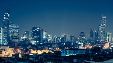 Gece Bangkok iş alanının görünümü