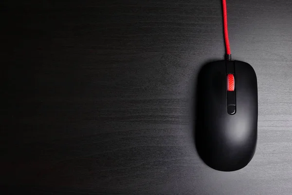 Black computer mouse on dark background. Free space for text — Stock Photo, Image