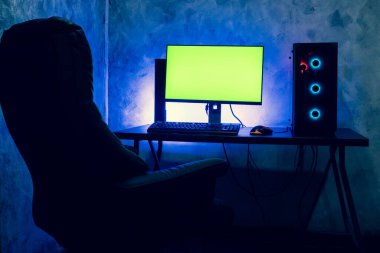 Masadaki boş ekran bilgisayar. E-spor konsepti.