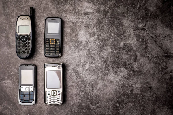 Muchos Teléfonos Celulares Obsoletos Fondo Grunge —  Fotos de Stock