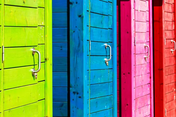 Cabines de praia coloridas . — Fotografia de Stock
