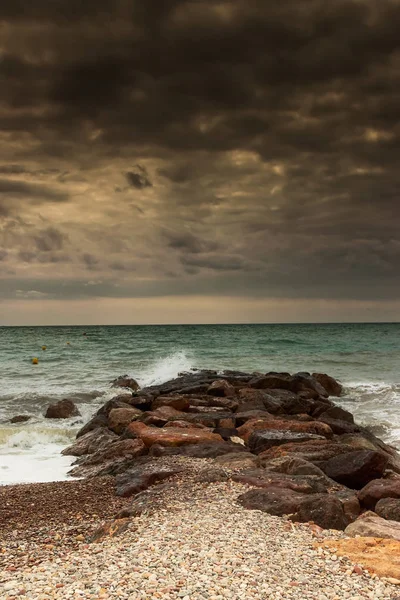 Tormenta sobre rompeolas . — Foto de Stock