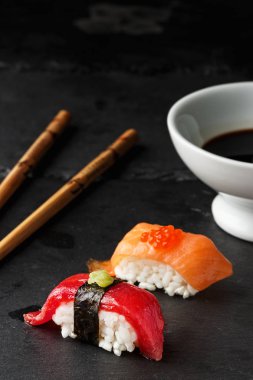 Kırmızı ton balığı Nigiri.