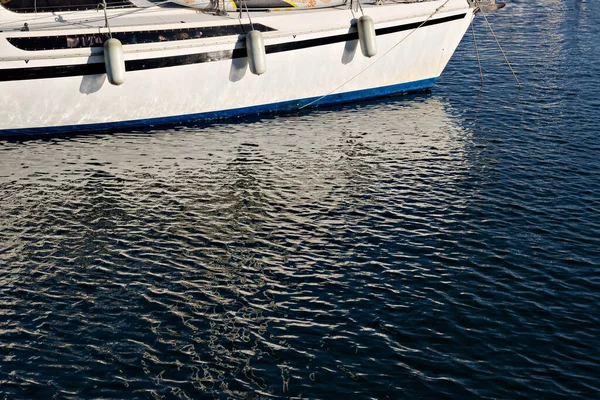 Barco Placer Con Reflejos Agua Puerto Deportivo —  Fotos de Stock