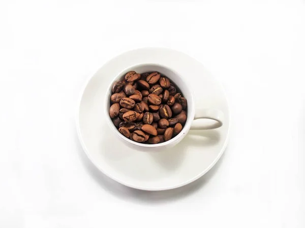 Μονωμένο Φλιτζάνι Καφέ Κόκκους Αραβικού Καφέ — Φωτογραφία Αρχείου