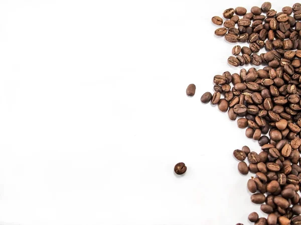 Vereinzelte Geröstete Arabica Kaffeebohnen — Stockfoto
