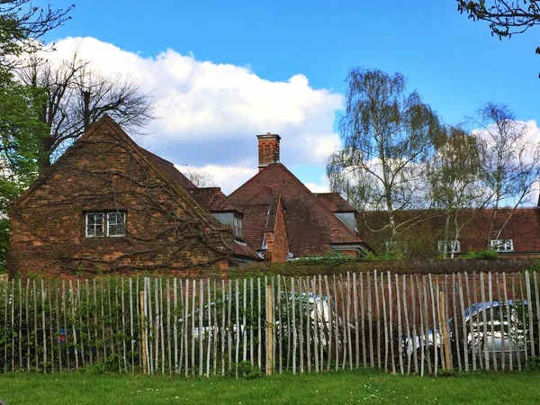 Old House Green Garden — Stock Photo, Image