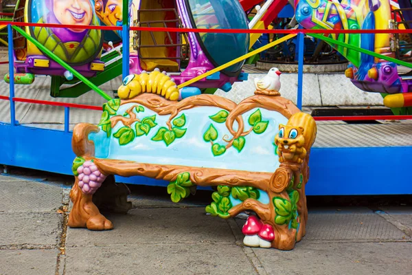 Banc Coloré Décoratif Sur Aire Jeux — Photo