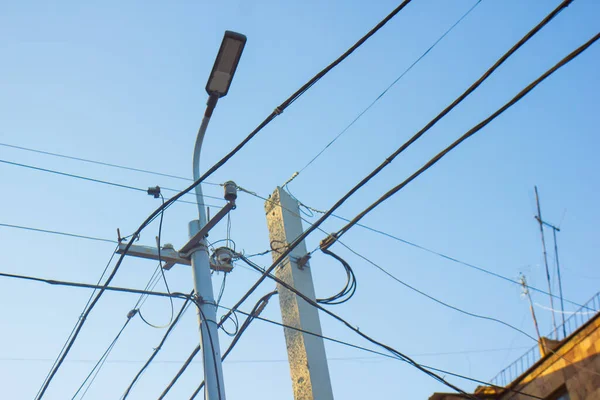 Columna Eléctrica Las Líneas Eléctricas Bajo Cielo —  Fotos de Stock