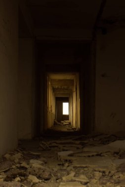 Terk edilmiş ABD gizli kimya laboratuvarının içinde.