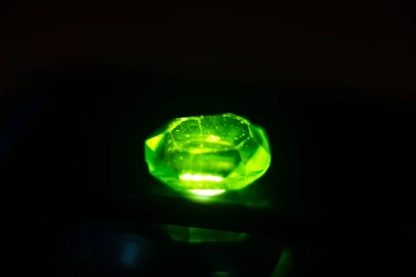 Zöld Gyémánt Fekete Háttér — Stock Fotó