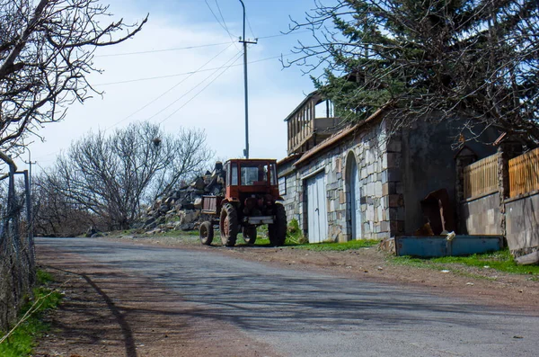 農場のトラクターや田舎のトラクター — ストック写真