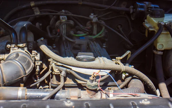 旧车引擎 旧车引擎 旧车增压器 汽车引擎细节 — 图库照片