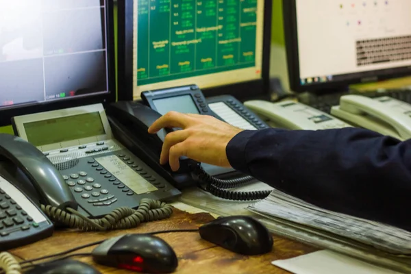 Geschäftsmann Telefoniert Seinem Büro — Stockfoto