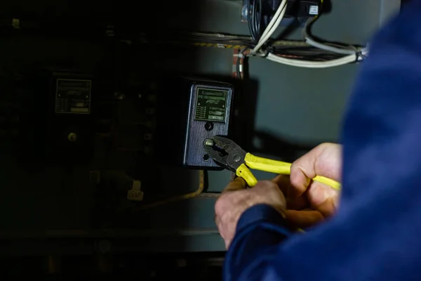 Technician Work Technician Repairing Electricity — Stock Photo, Image