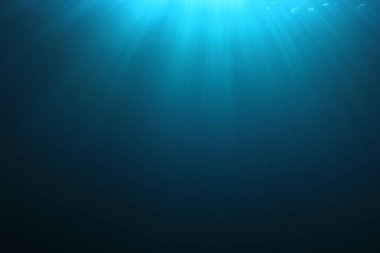 Işıl ışıl parlayan derin mavi okyanus suyu