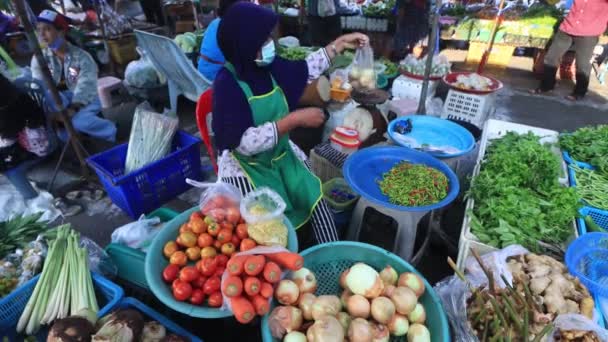 Takuapa Thailandia Aprile 2020 Venditori Ambulanti Mercato Alimentare Fresco Asia — Video Stock