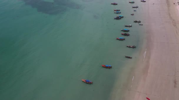 Asya Rıhtımında Ticari Balıkçı Tekneleri — Stok video
