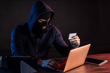 programlama uzmanı hacker izole edildi