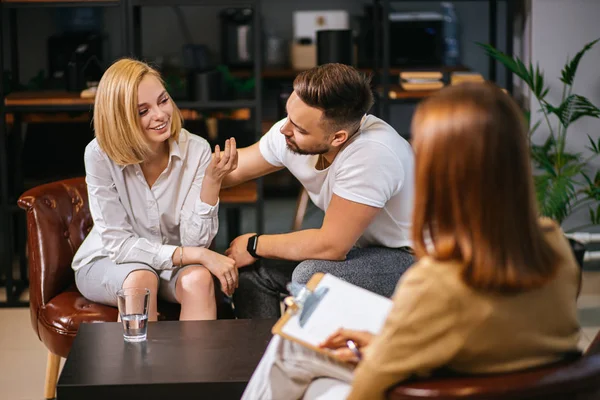 Couple explaining to psychologist situation in family and listening to him — Stock Photo, Image