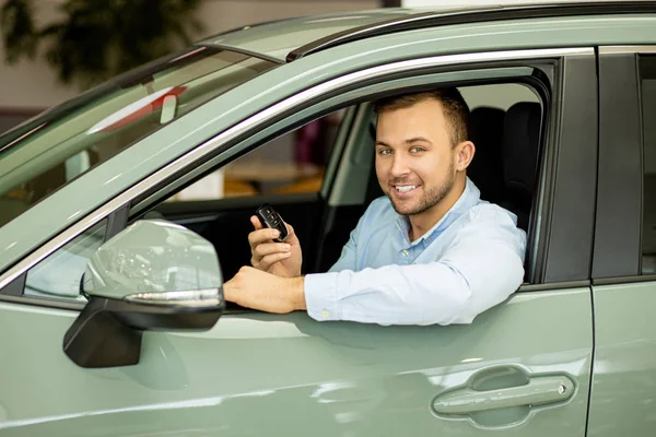 Handsome caucasian man holding keys from new car — Stok fotoğraf