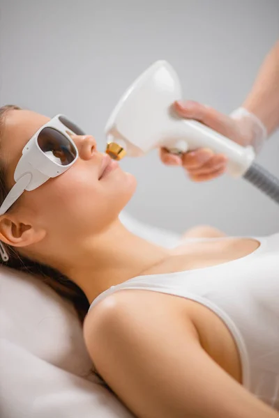 Young woman came to the procedure of laser hair removal — Stock Photo, Image