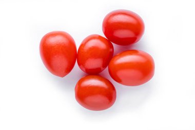 Grup beyaz arka plan üzerinde izole lezzetli kırmızı domates