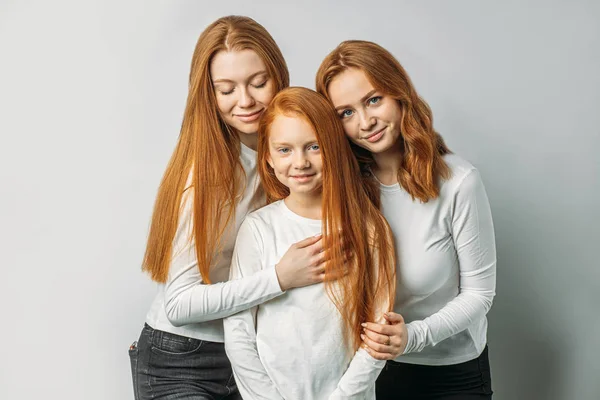 Mensen diversiteit, natuurlijke schoonheid concept. roodharige mensen geïsoleerd in studio — Stockfoto