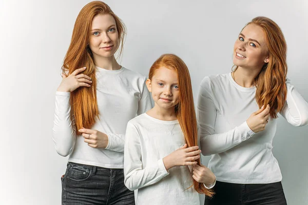 Rooie dag. zeldzame soort mensen met natuurlijk rood haar — Stockfoto