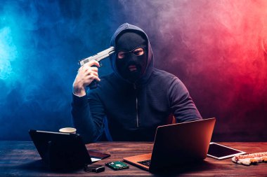 Genç hacker intihar edecek.