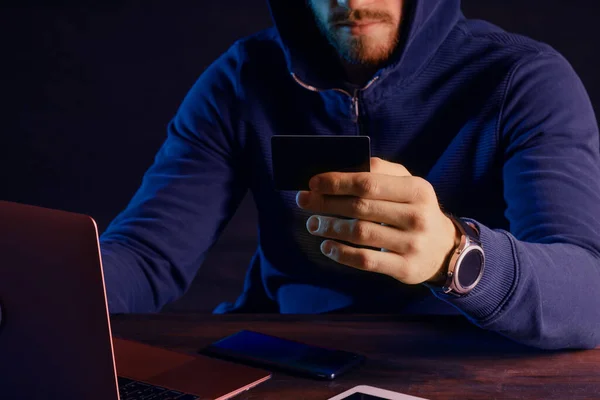 Young hacker bandit engaged in crime — Stock Photo, Image