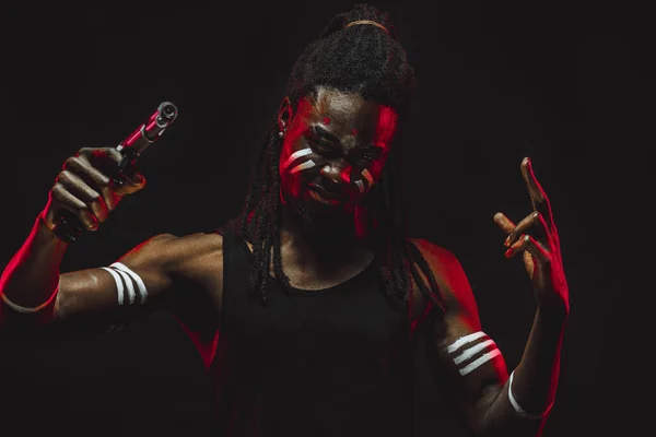 Portrait of furious african man isolated over black background — Φωτογραφία Αρχείου