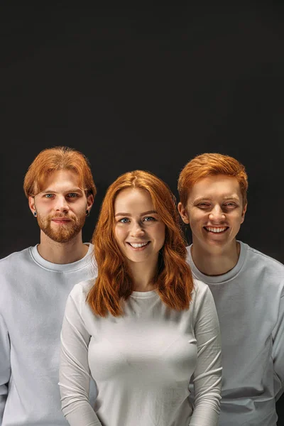 Portré gyönyörű vörös hajú emberek elszigetelt — Stock Fotó
