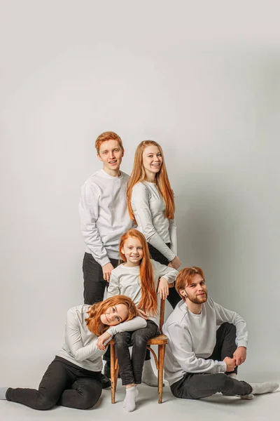 Sisters, brothers with natural red hair posing at camera — Stock Photo, Image