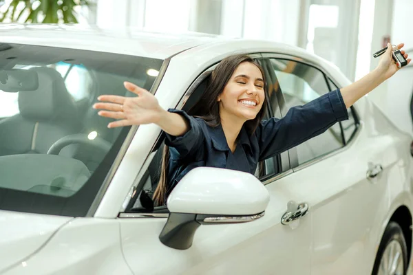 Gorgeous young lady in dealership — Stok fotoğraf