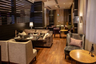 Avrupa aksanlı modern temsilci restoranının içi