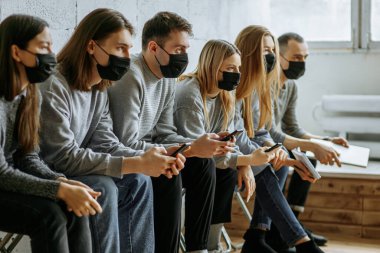 Genç insanlar hasta olmaktan bıktılar.