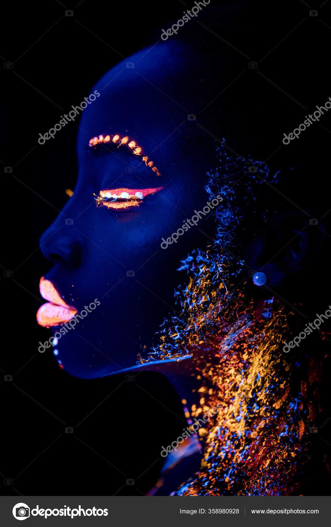 Modèle africain au néon, fille avec maquillage fluorescent image libre de  droit par romanchazov27 © #358980928