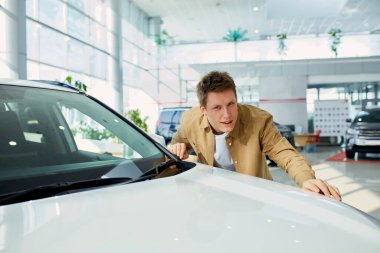 Kafkasyalı başarılı bir adam böyle bir araba alacak kadar para kazandı.